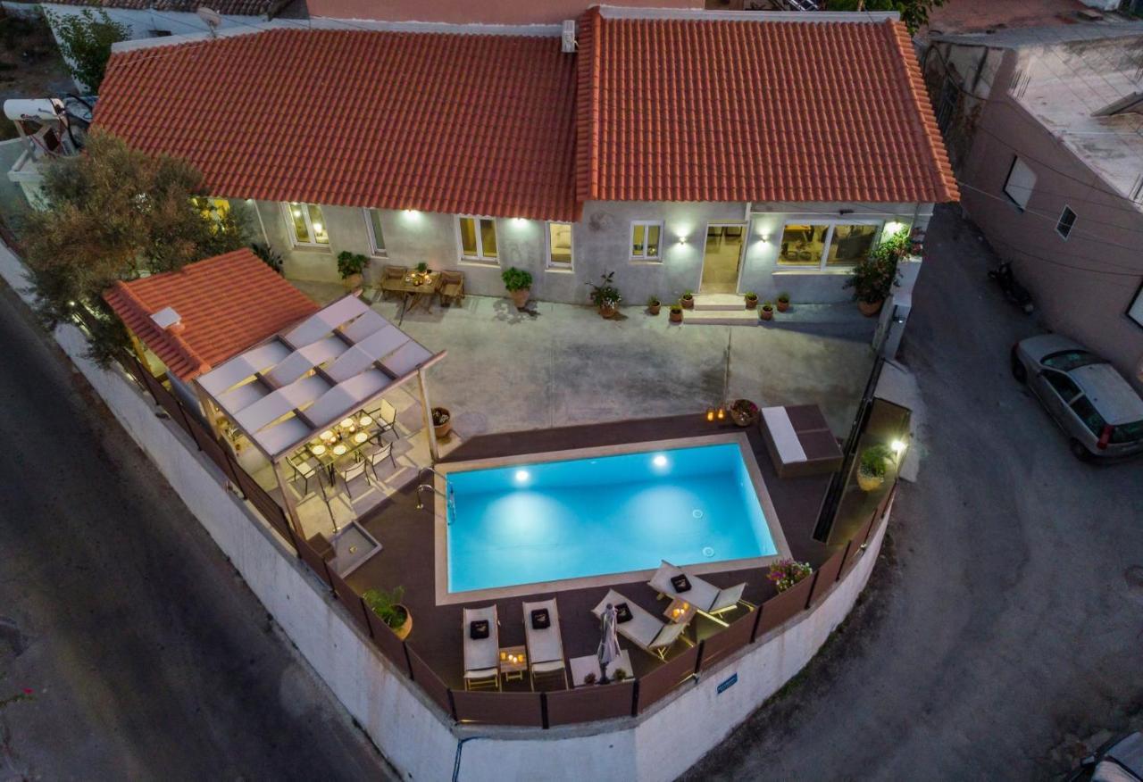 Villa Roxanne Galatás 外观 照片
