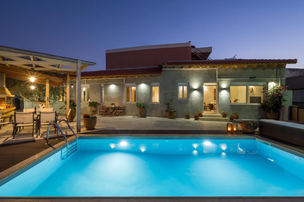 Villa Roxanne Galatás 外观 照片
