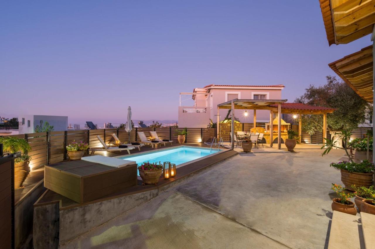 Villa Roxanne Galatás 外观 照片